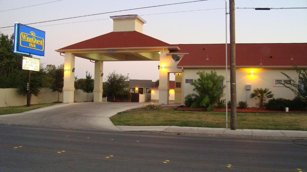 Winnquest Inn Near Ft. Sam Houston San Antonio Exterior photo